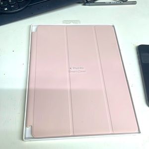 iPad Air (10.5-inch) pink Smart Cover